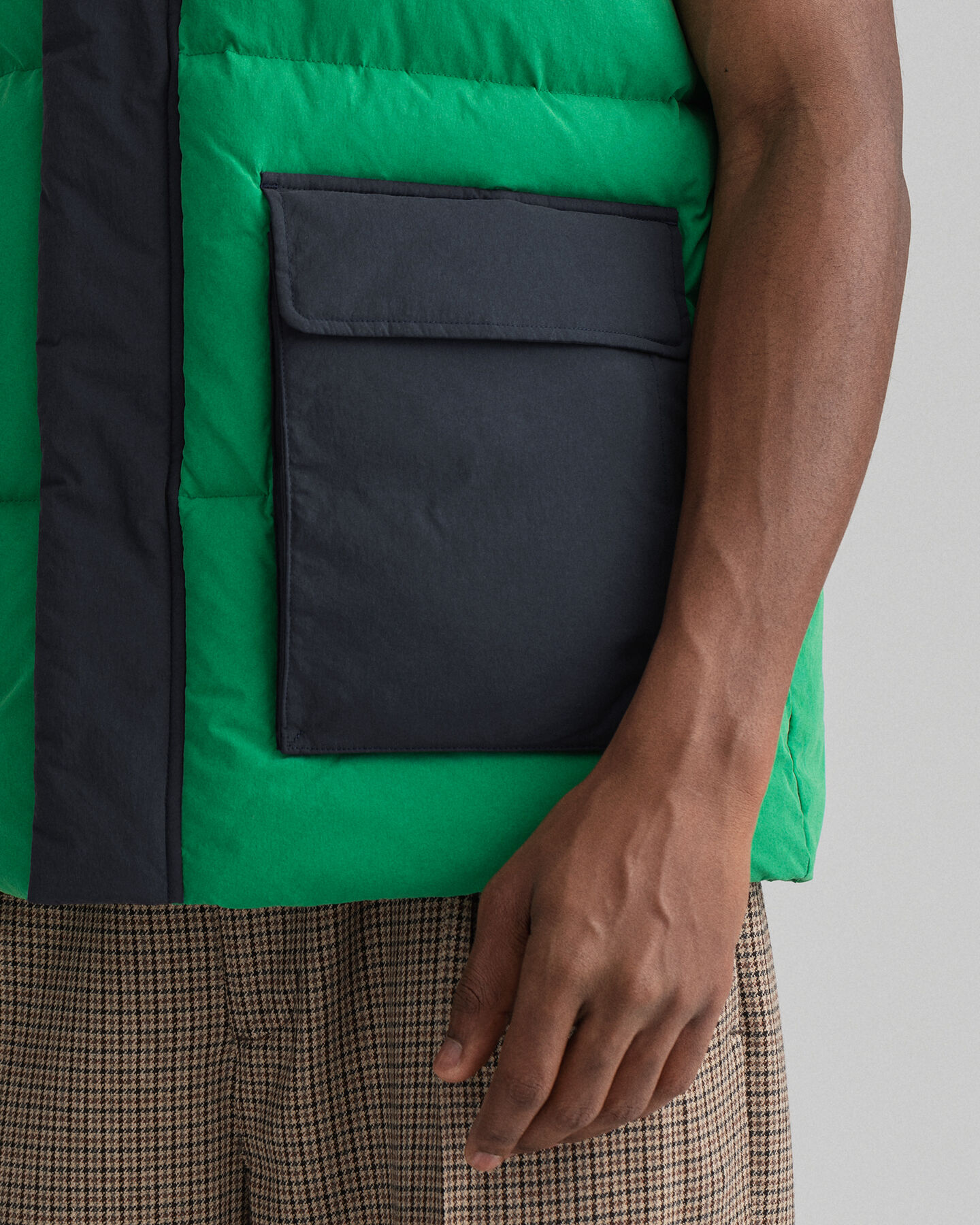 Steppweste im Blockfarbendesign