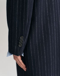 Wollmantel mit Nadelstreifen