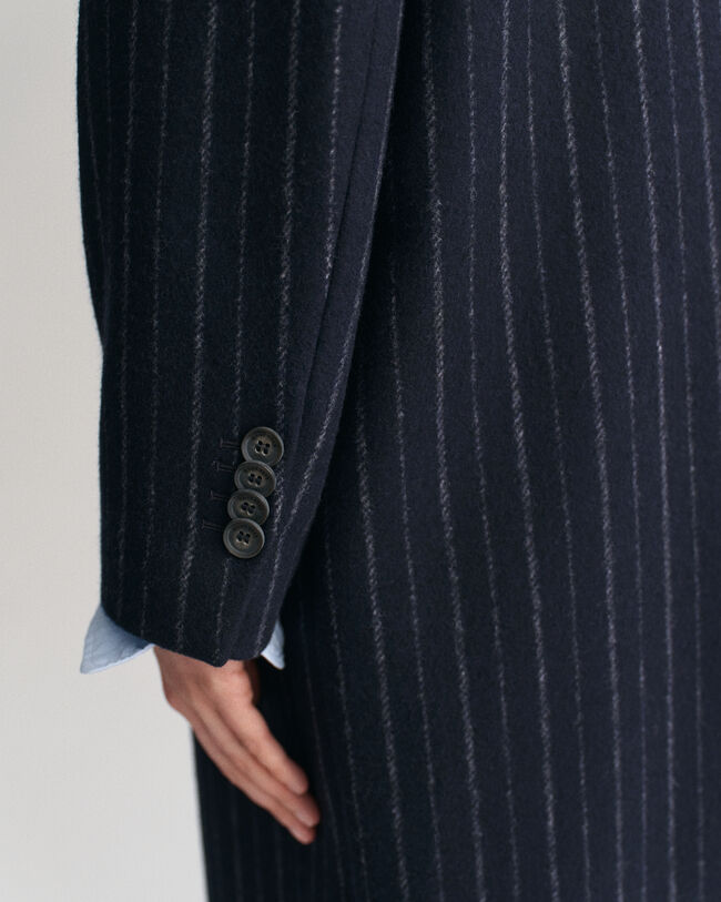 Wollmantel mit Nadelstreifen