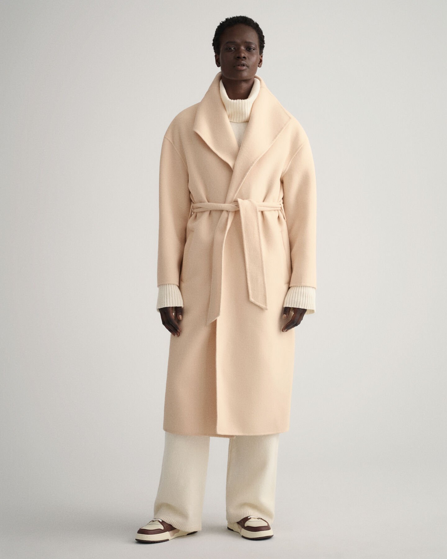 Handgenähter Mantel mit Gürtel