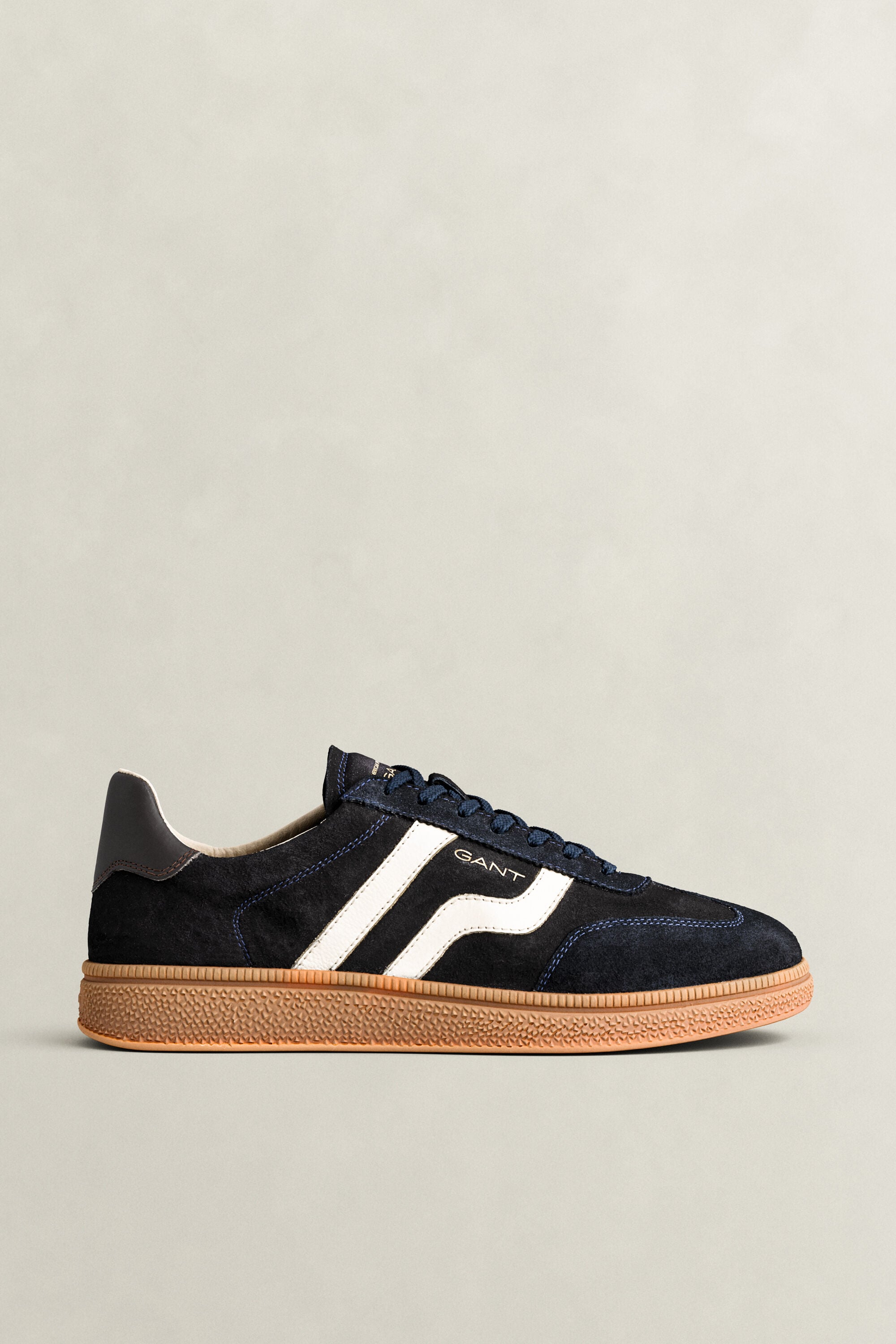 Cuzmo Sneaker aus Veloursleder