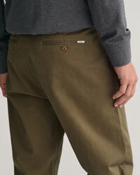 Schmal zulaufende Twill Chinohose