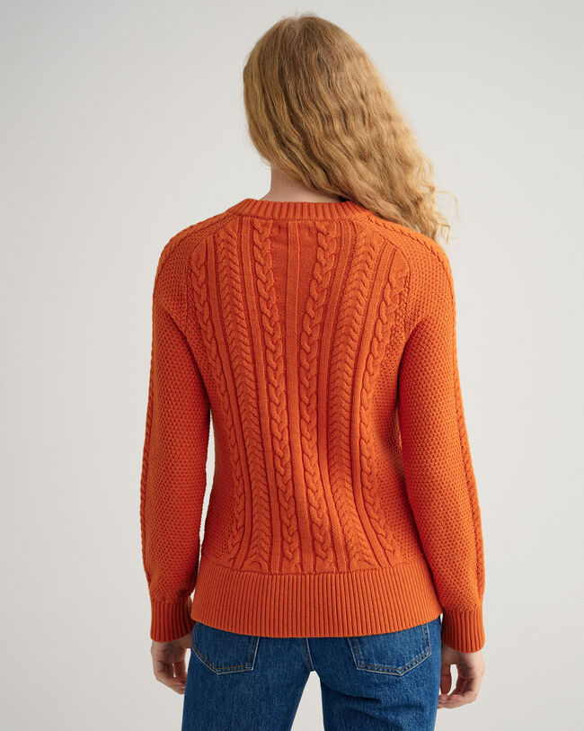 Rundhalspullover mit Zopfmuster