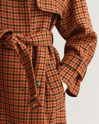 Karierter Trenchcoat