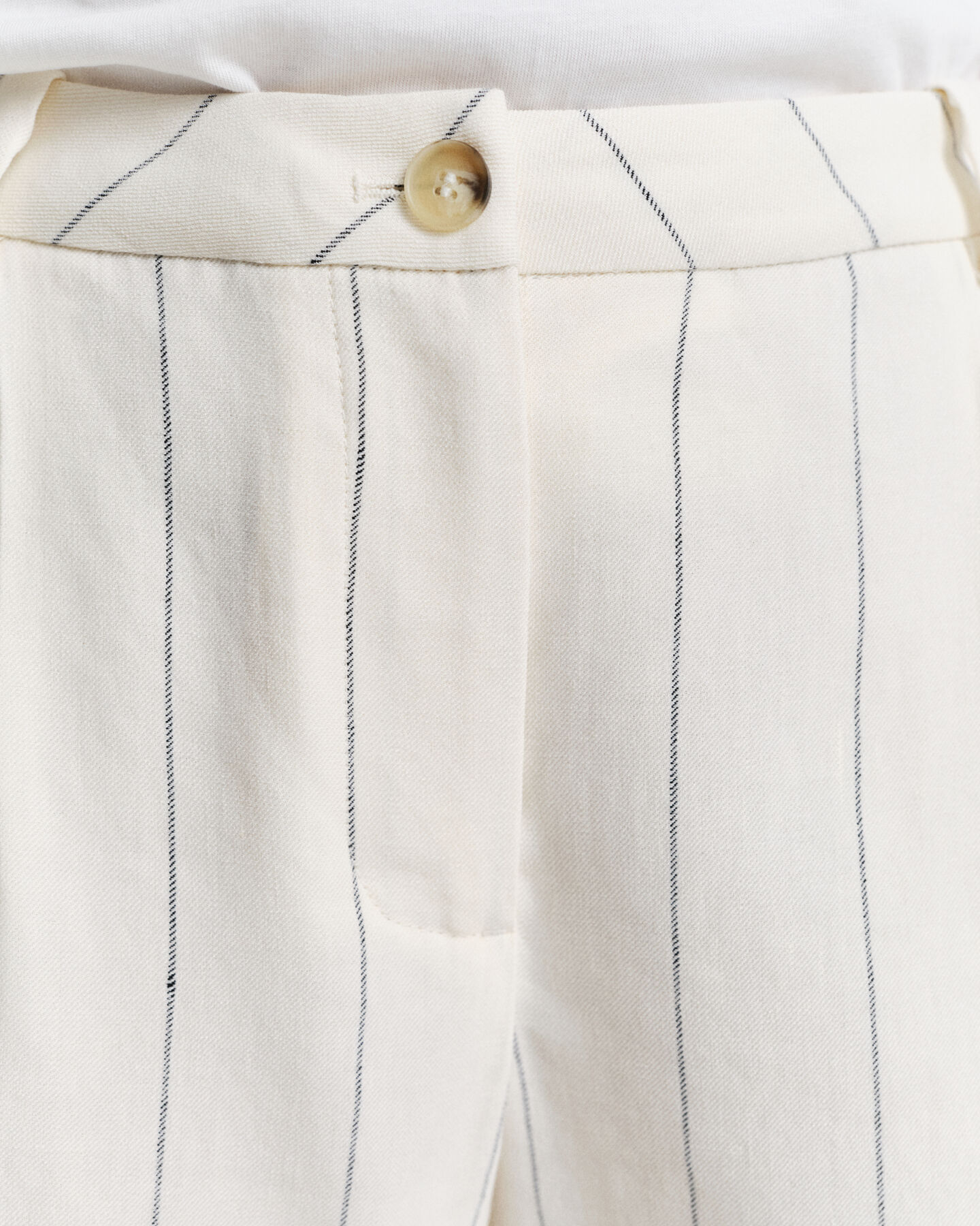 Leinen Shorts mit Nadelstreifen