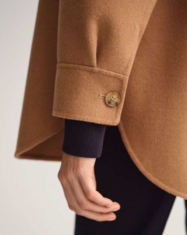 Handbestickte Hemdjacke