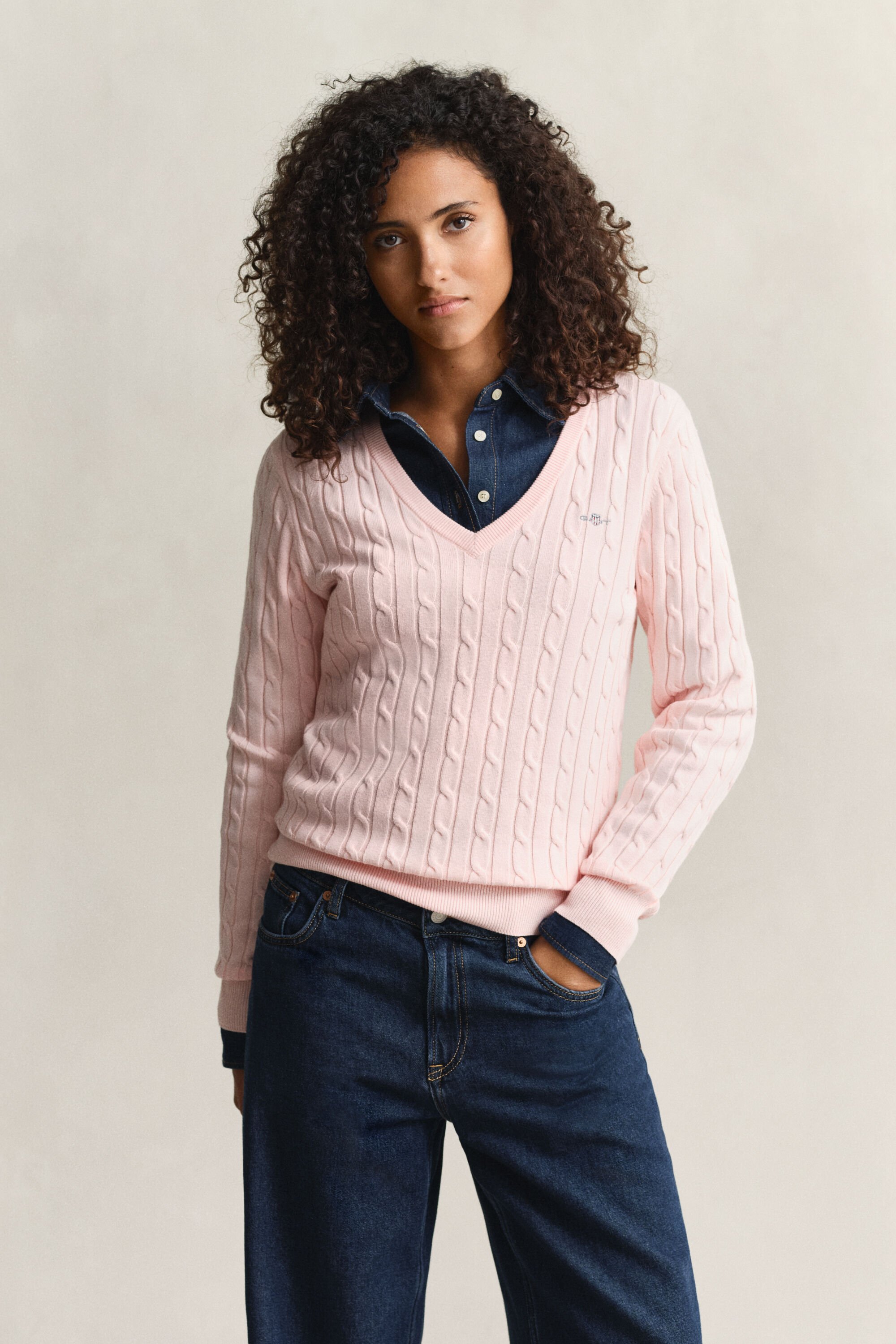 V-Neck Pullover mit Zopfmuster