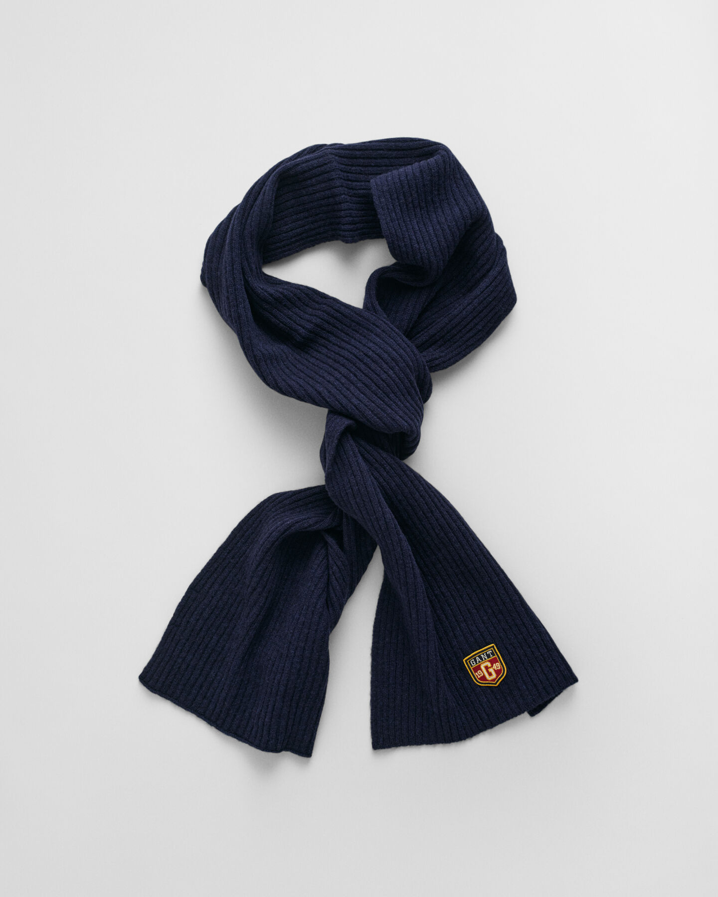 Badge Beanie und Schal aus Wolle im Geschenkset