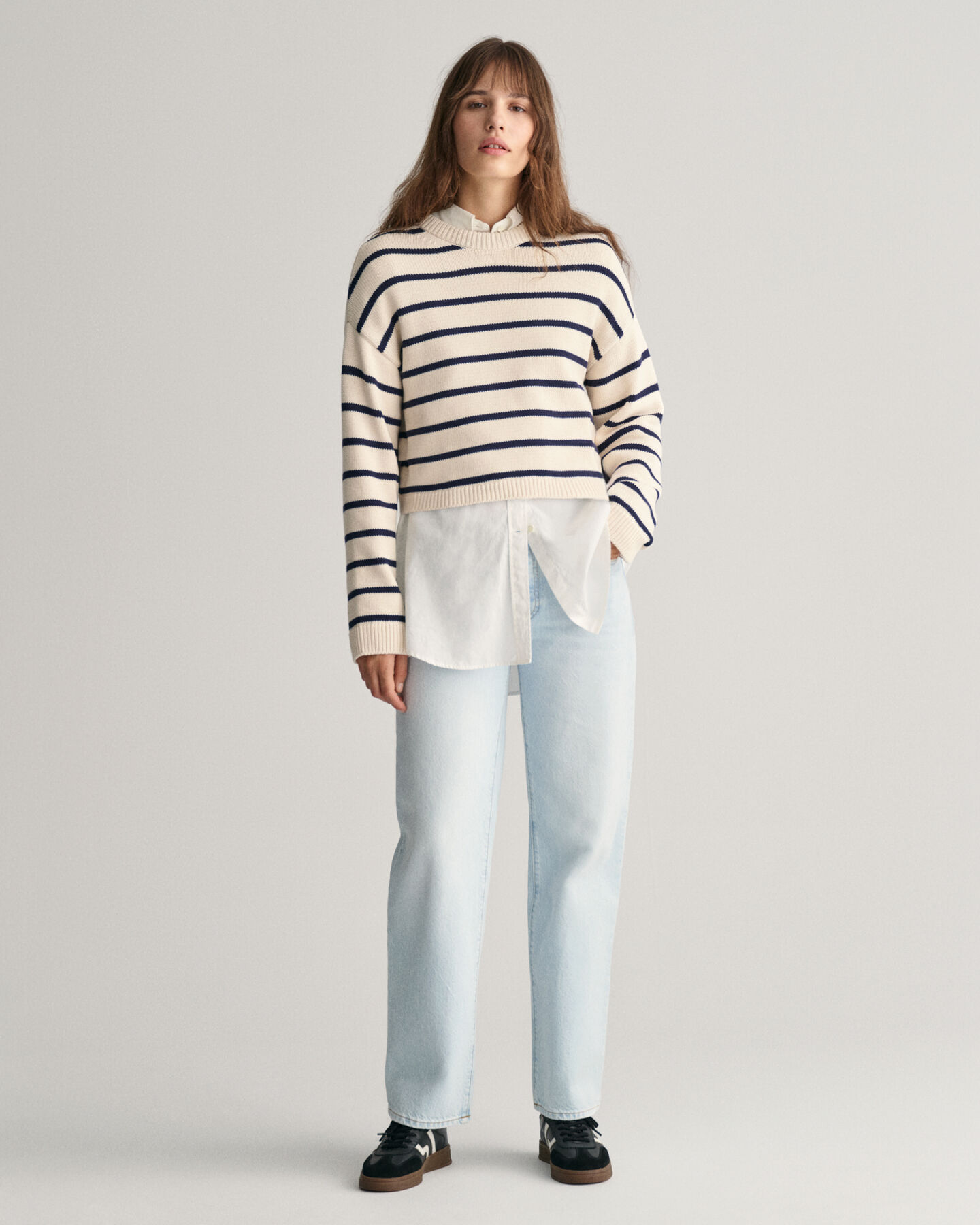 Rundhalspullover mit Streifen