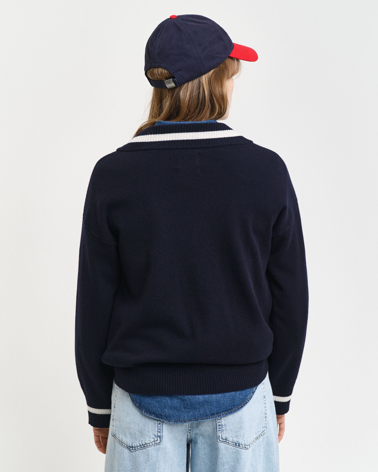 Superfine Lambswool V-Neck Pullover mit Kontrast