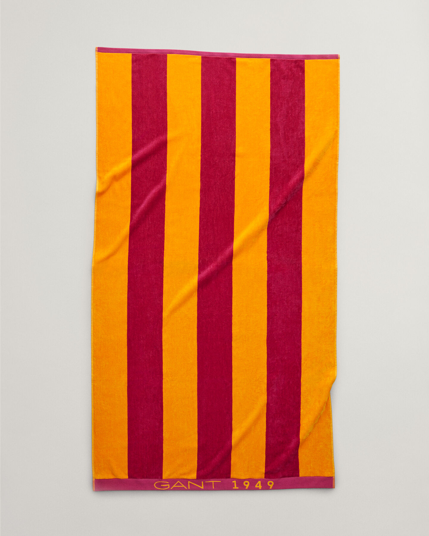 Strandtuch mit markanten Streifen