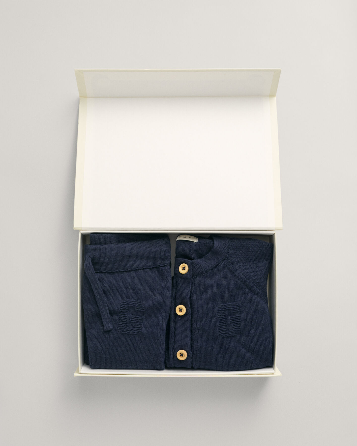 Baby Geschenkset mit Strickjacke und Hose