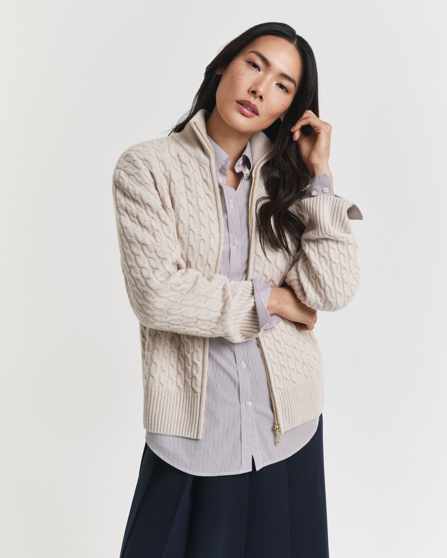 Cardigan con zip lavorato a trecce