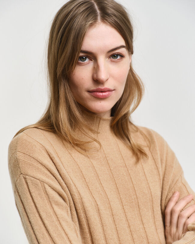 Breit gerippter Wollpullover mit Stehkragen