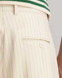 Hose mit Nadelstreifen