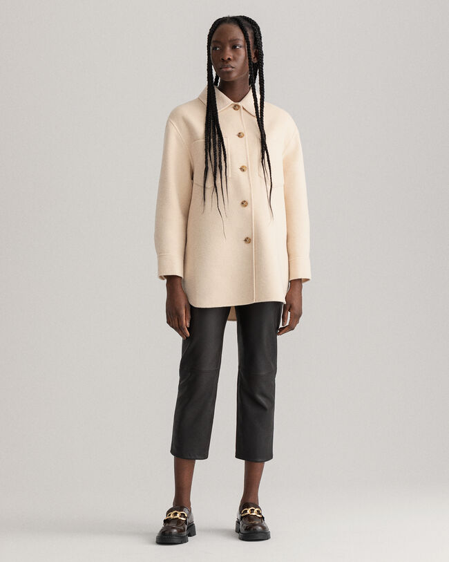 Handbestickte Hemdjacke