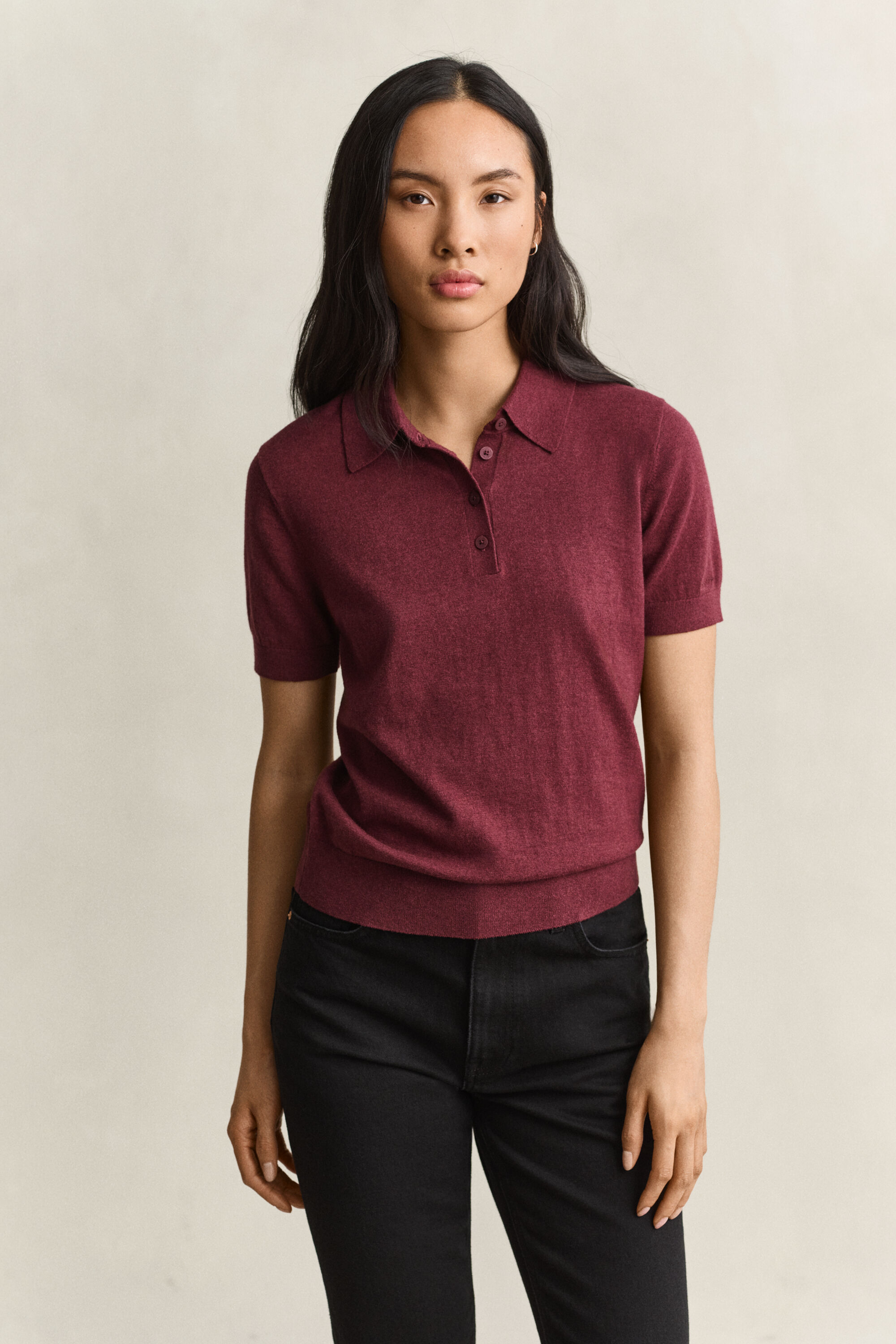 Leichter gestrickter Polopullover