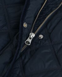 Gesteppter Mantel mit Cordbesatz