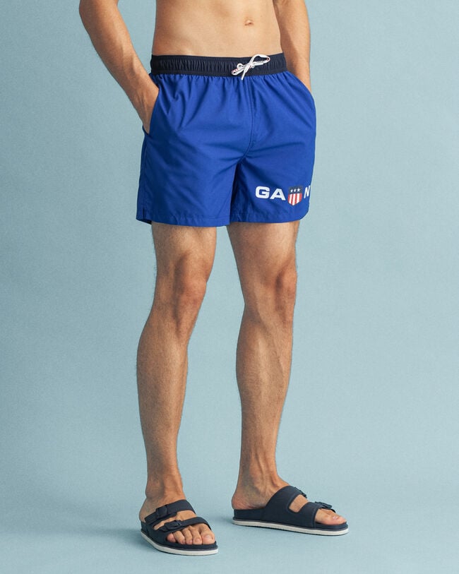 Classic Fit Retro Shield Badeshorts