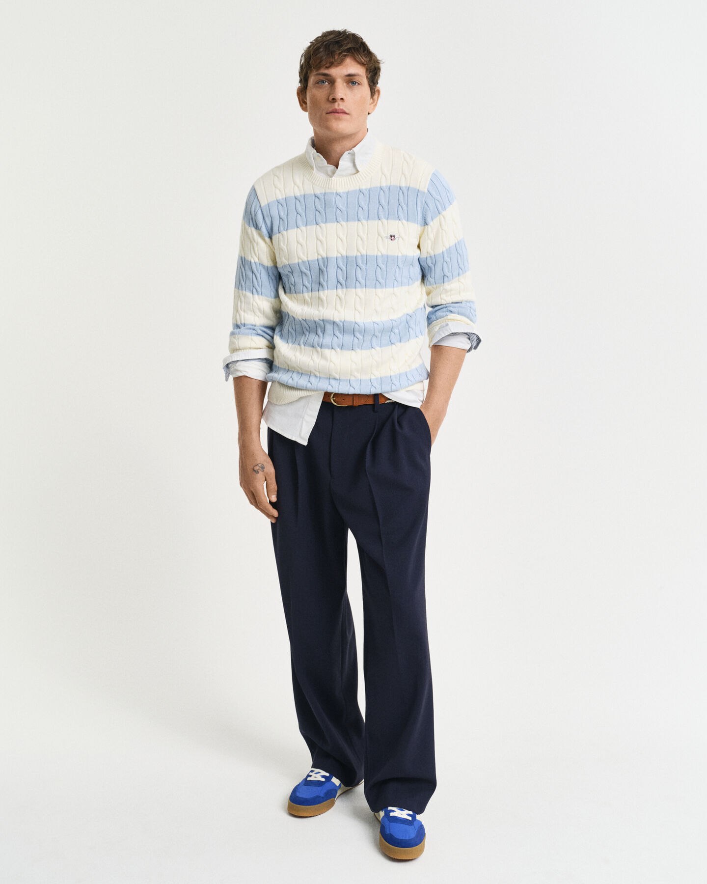 Gestreifter Zopfstrick-Rundhalspullover aus Baumwolle