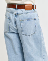 Jeans mit weitem Bein und Falten