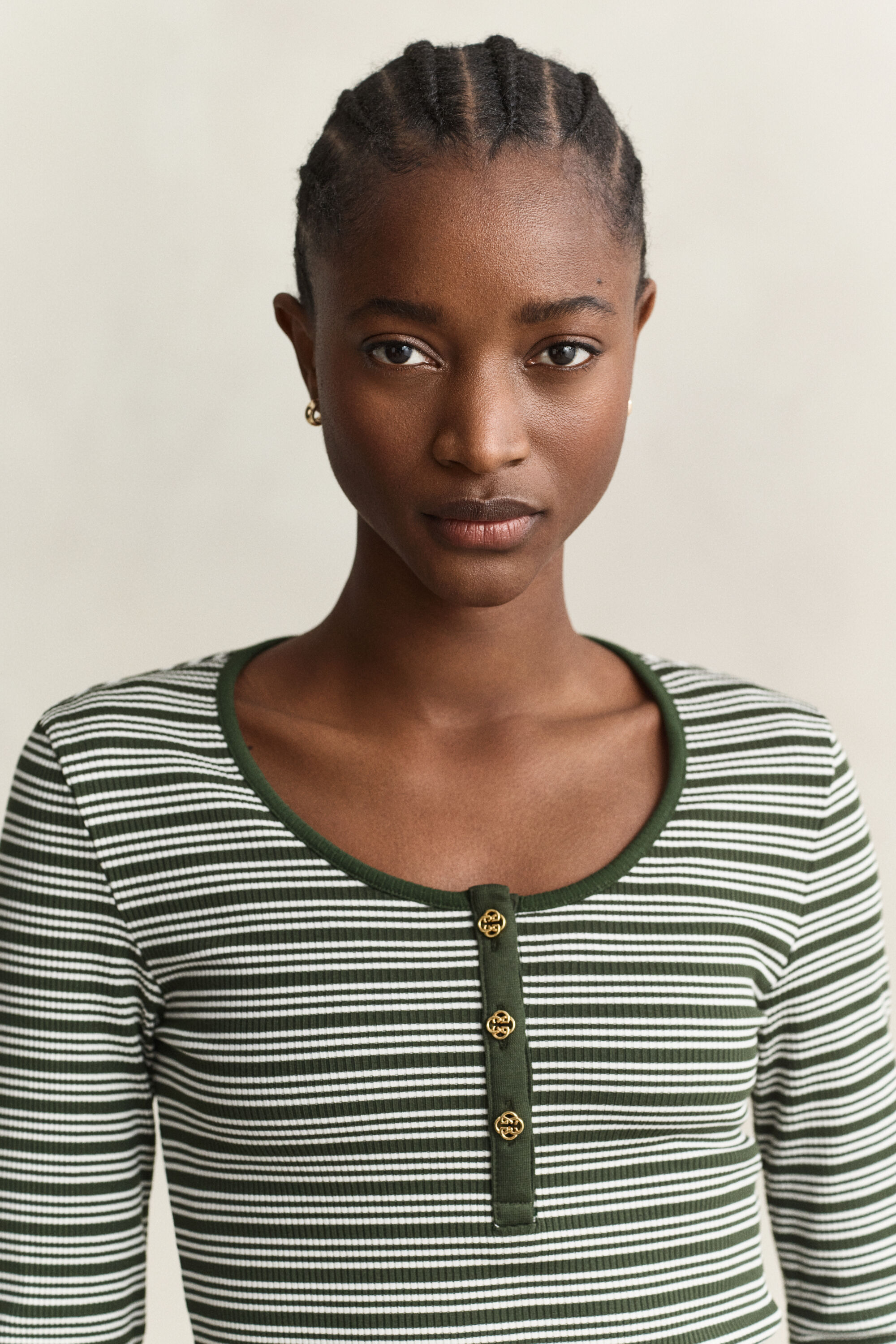 Geripptes langärmliges Henley-Shirt