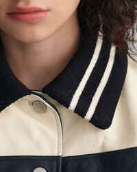 Lederjacke im Blockfarbendesign