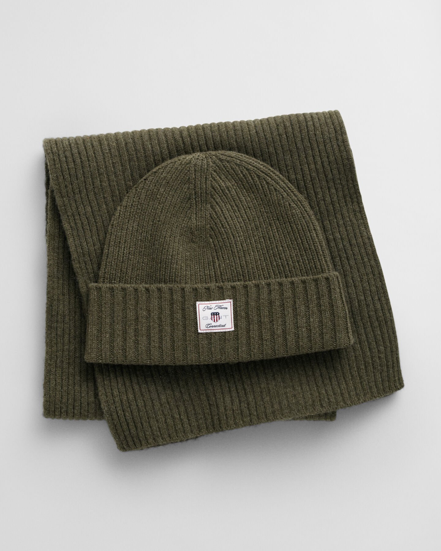 Beanie und Schal im Geschenkset