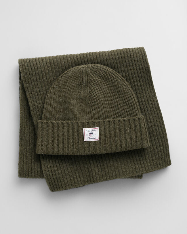 Beanie und Schal im Geschenkset