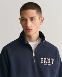 GANT Arch Graphic Sweatshirt mit Rei&szlig;verschlusskragen