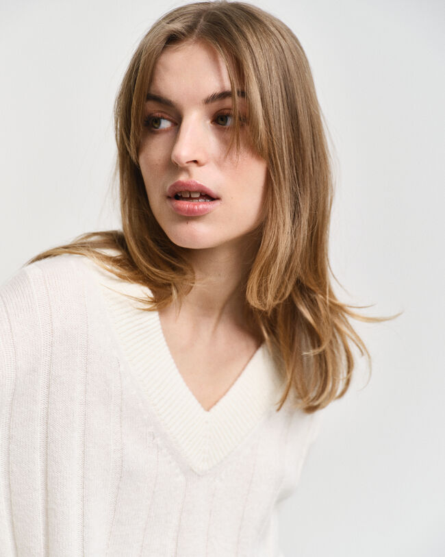 Breit gerippter V-Neck Wollpullover