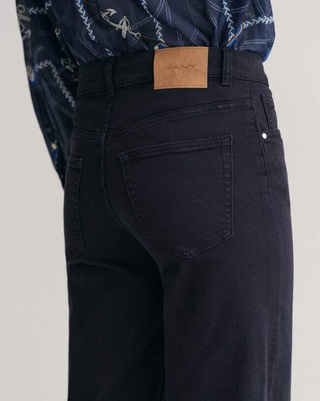 Verkürzte Color Jeans mit weitem Bein