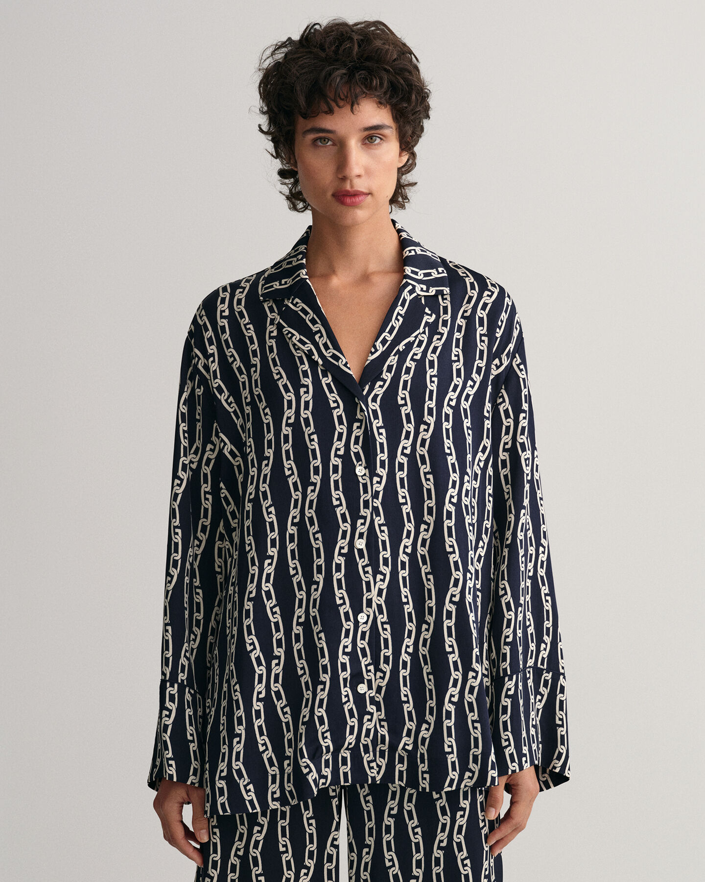 Relaxed Fit Chain Print Bluse im Pyjamastil