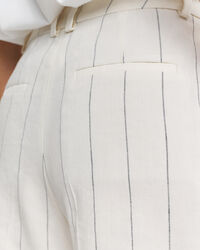 Leinen Shorts mit Nadelstreifen