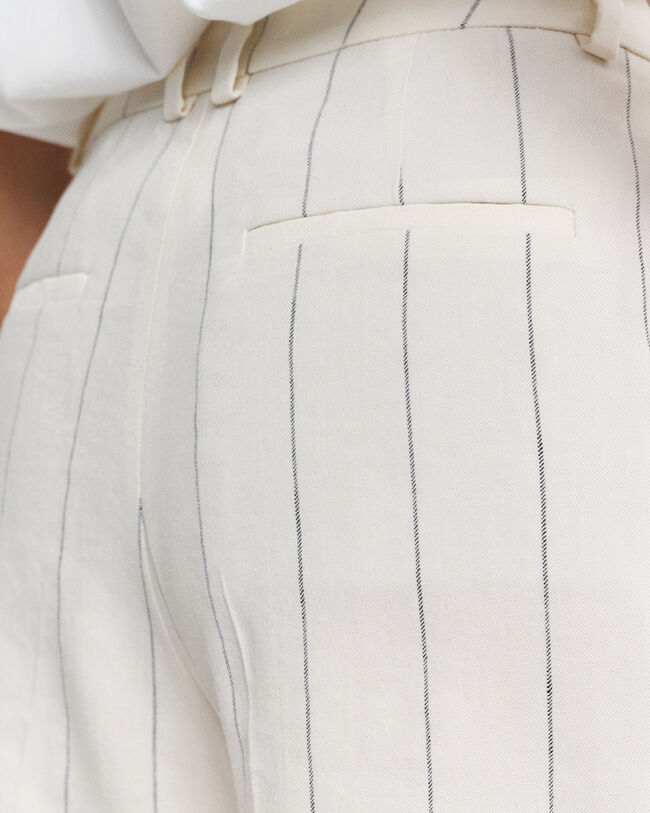 Leinen Shorts mit Nadelstreifen