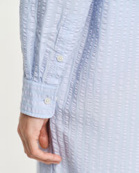 Tonal Seersucker Kleid mit Streifen