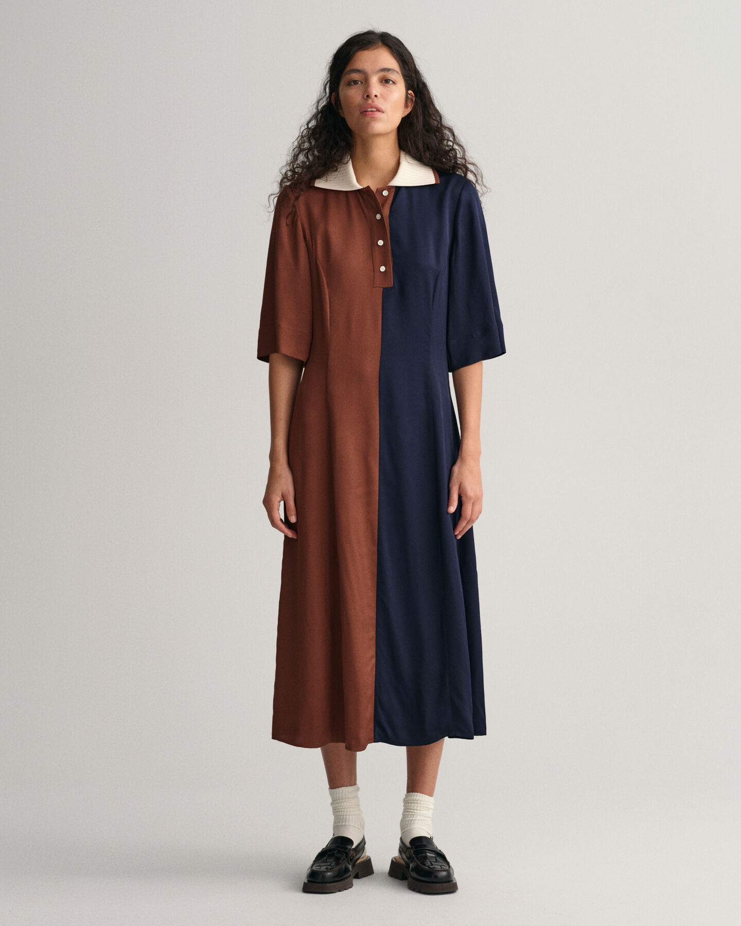 Color Rugger Kurzarmkleid im Blockfarbendesign