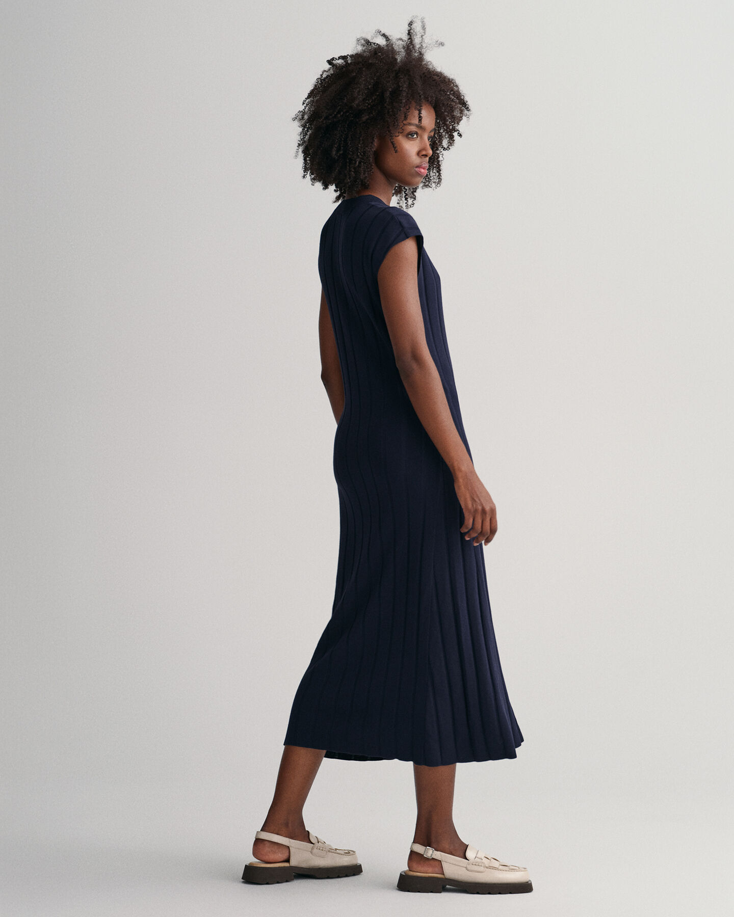 &Auml;rmelloses Rippstrick Rundhalskleid