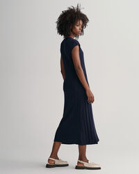 &Auml;rmelloses Rippstrick Rundhalskleid