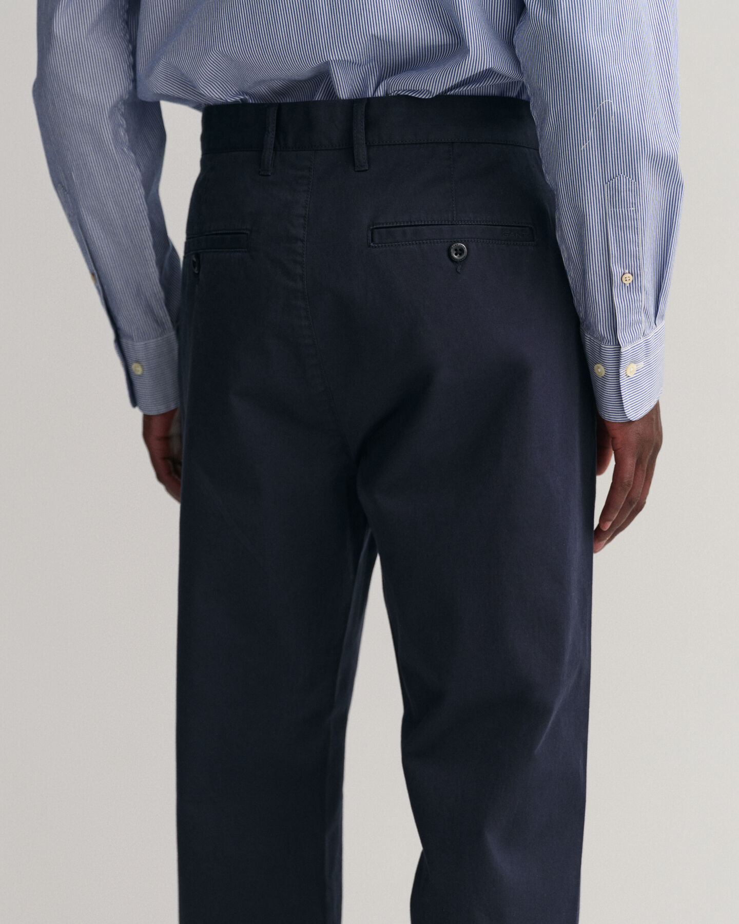 Slim Fit Twill-Chinohose mit Falten