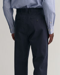 Slim Fit Twill-Chinohose mit Falten