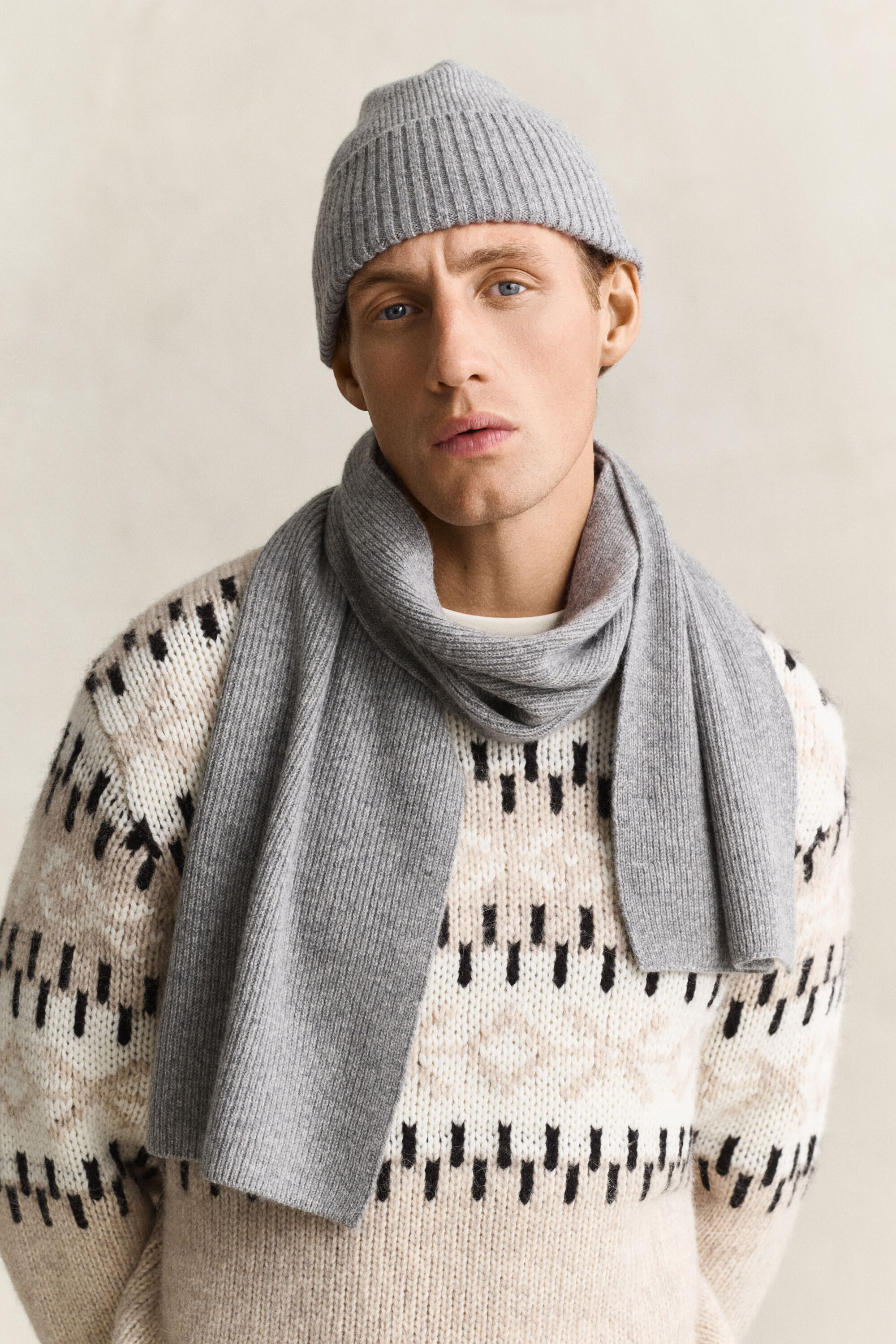 Schal und Beanie aus Kaschmir im Geschenkeset