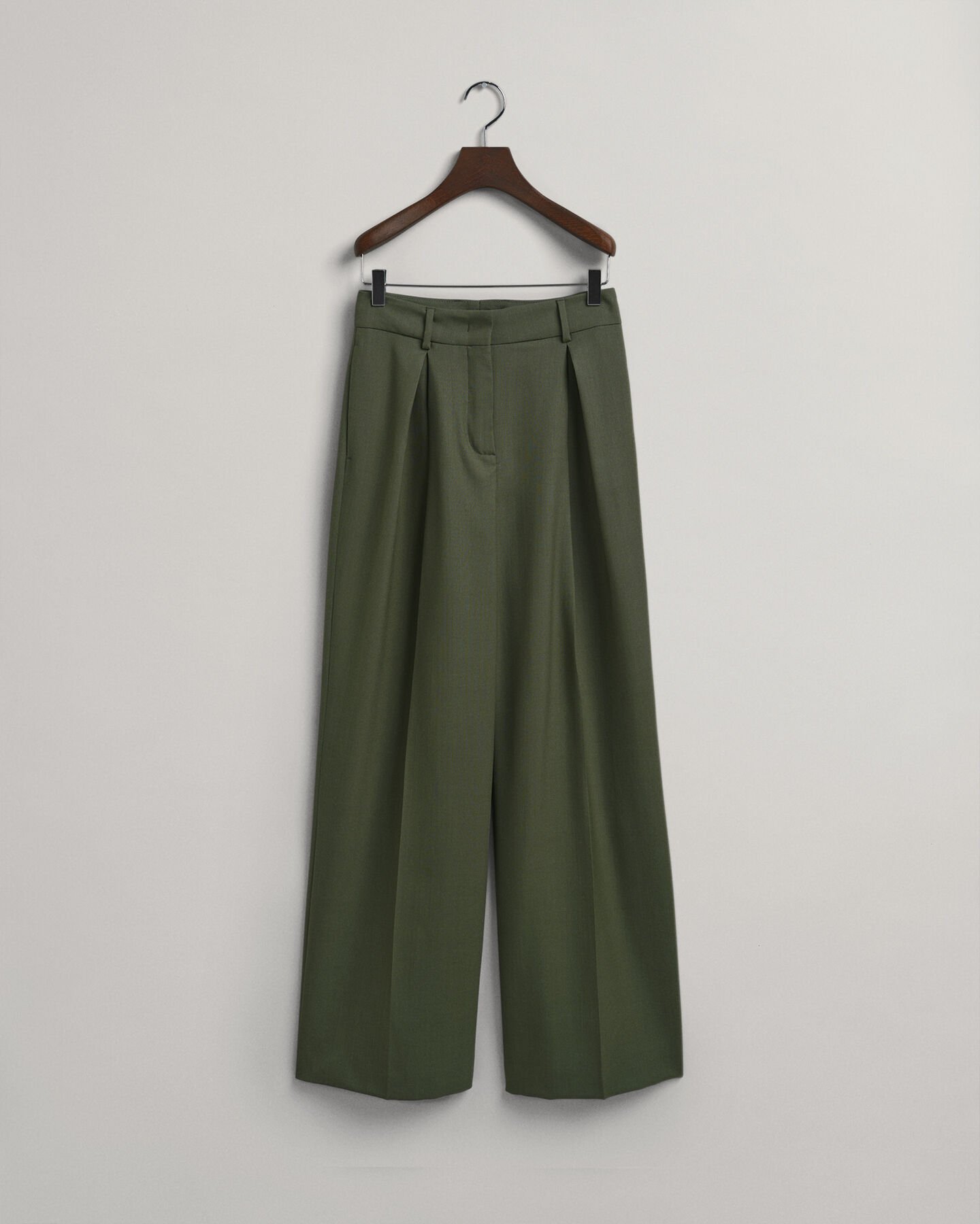 Hose mit Bundfalten und weitem Bein