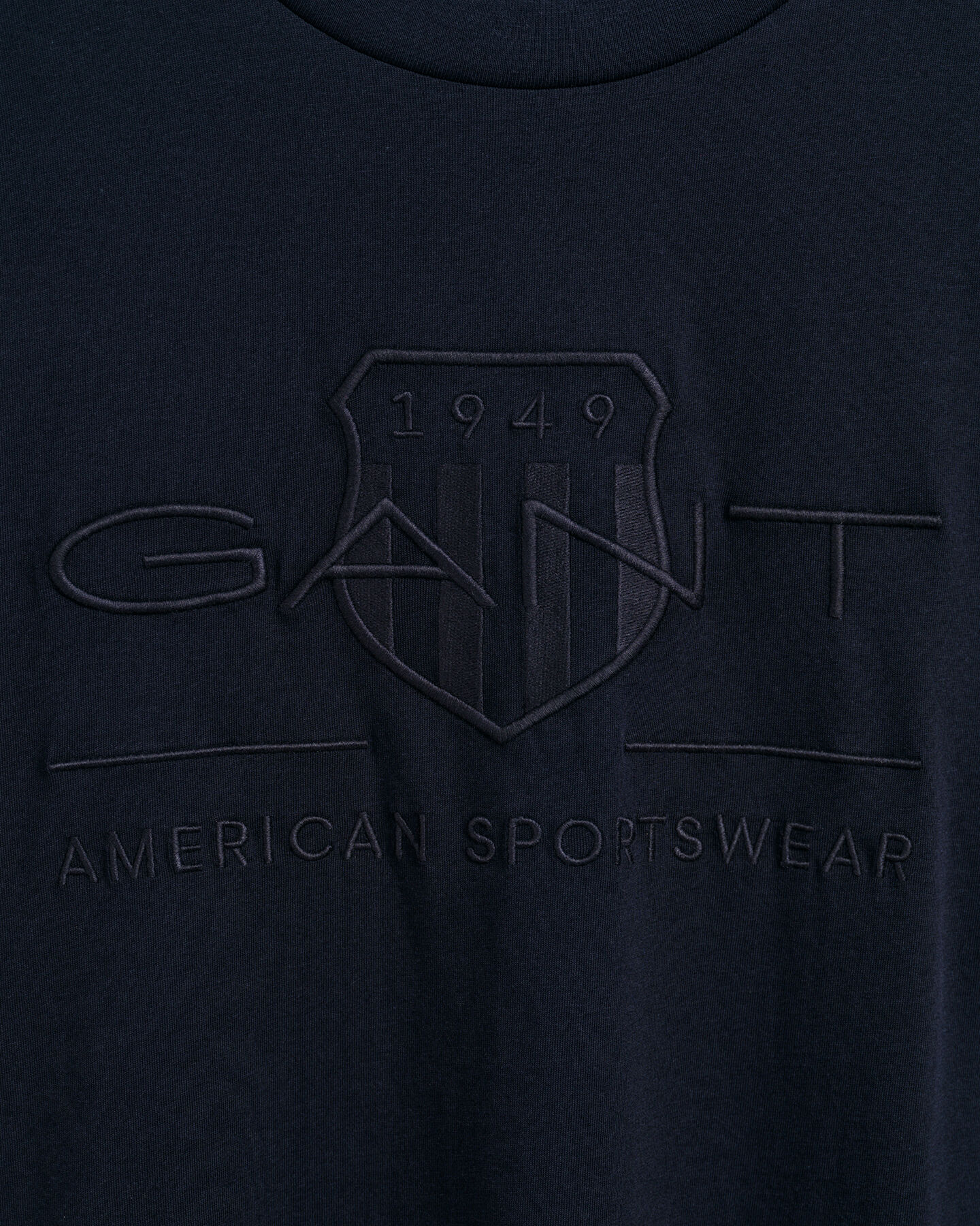 Tonal Shield Langarm-T-Shirt