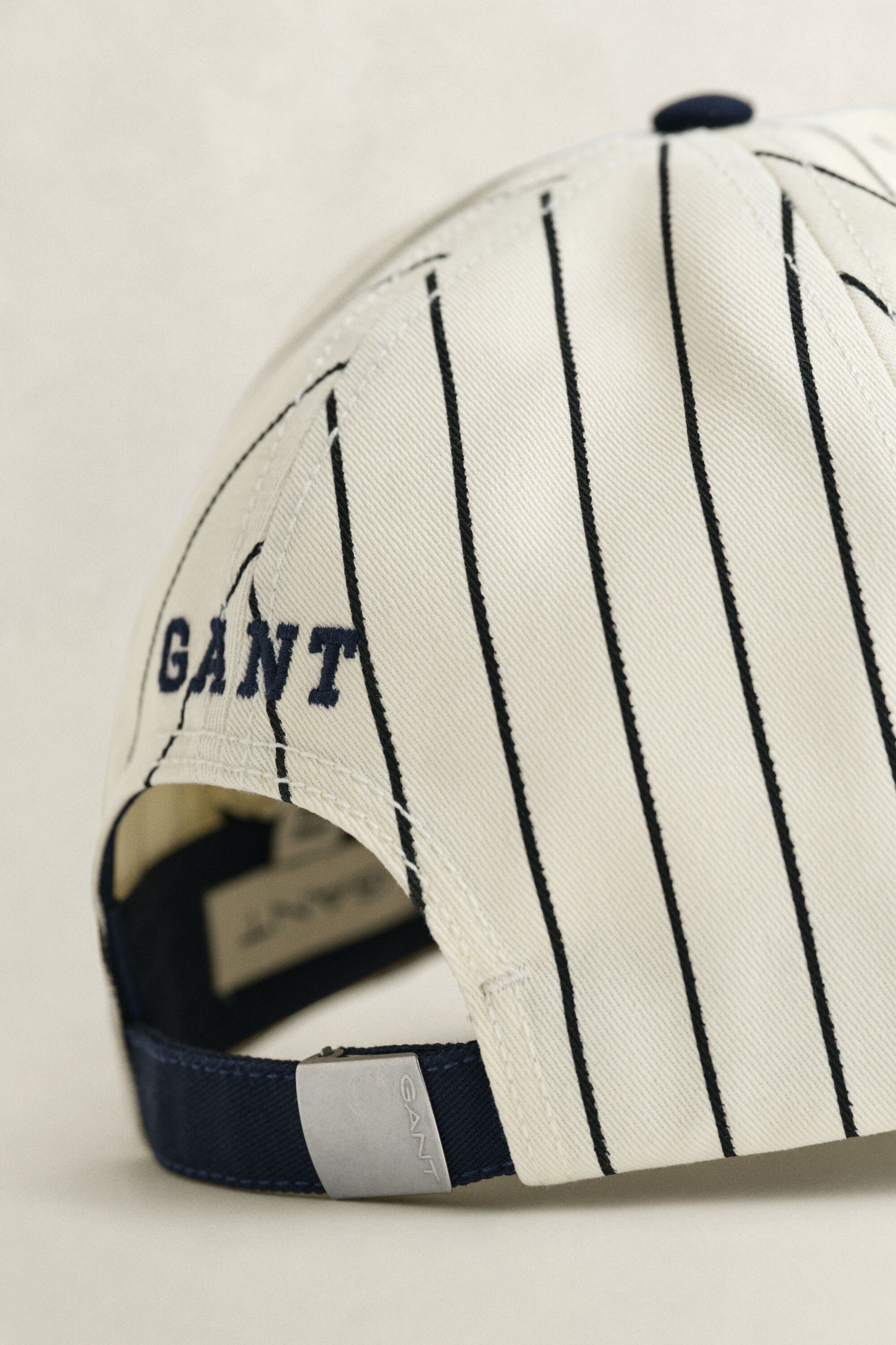 Gestreiftes Cap