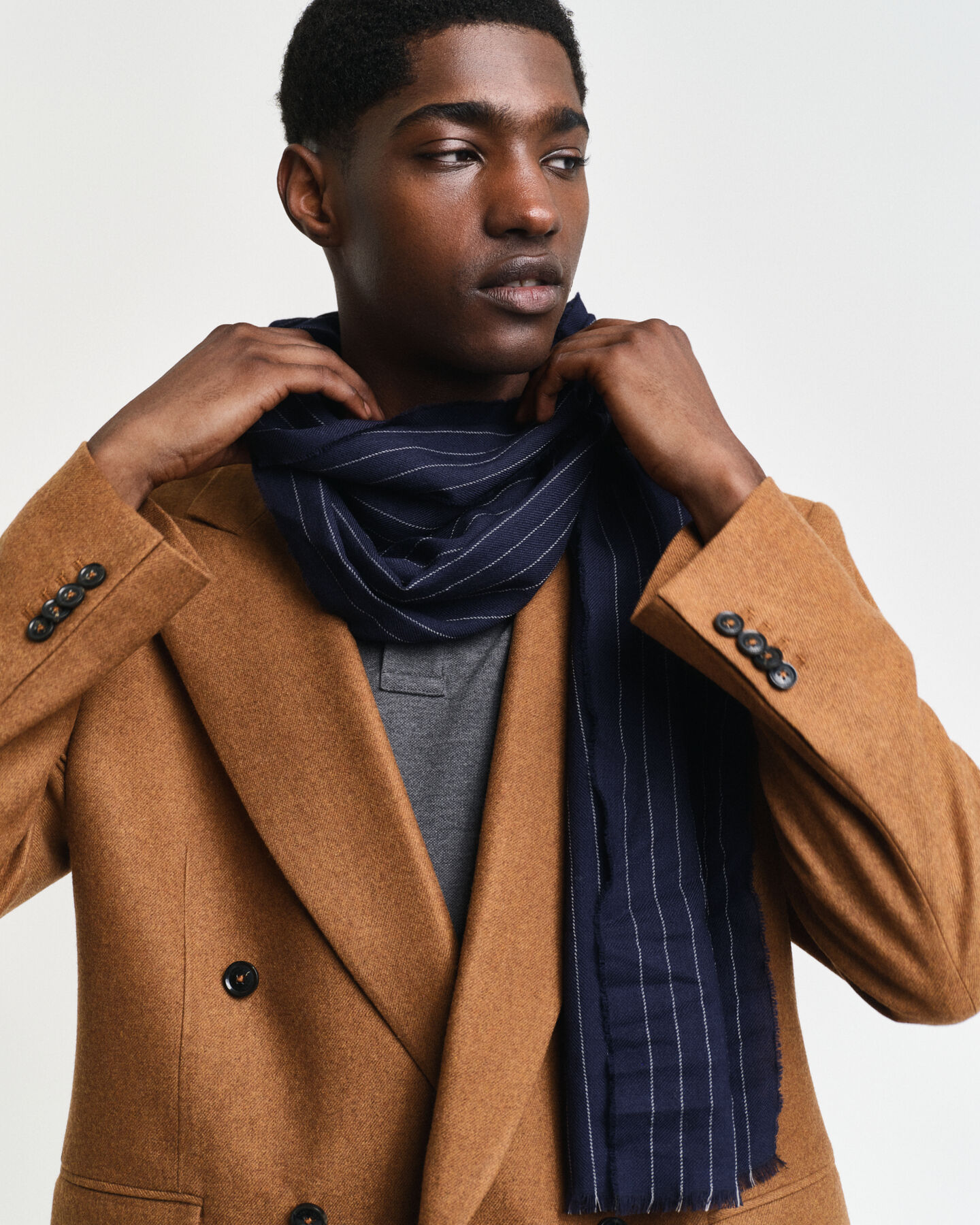 Pinstripe Schal aus extrafeiner Merinowolle