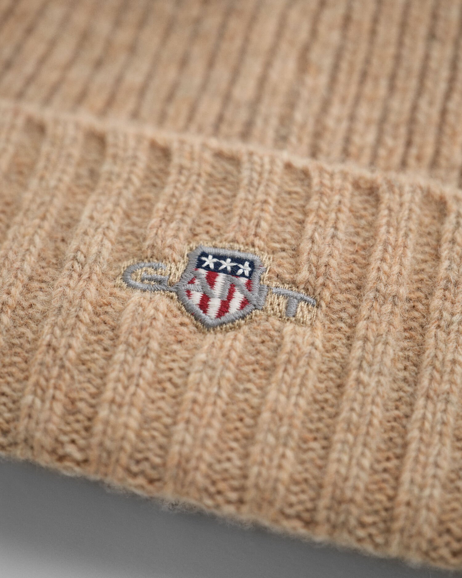 Bonnet en laine avec écusson