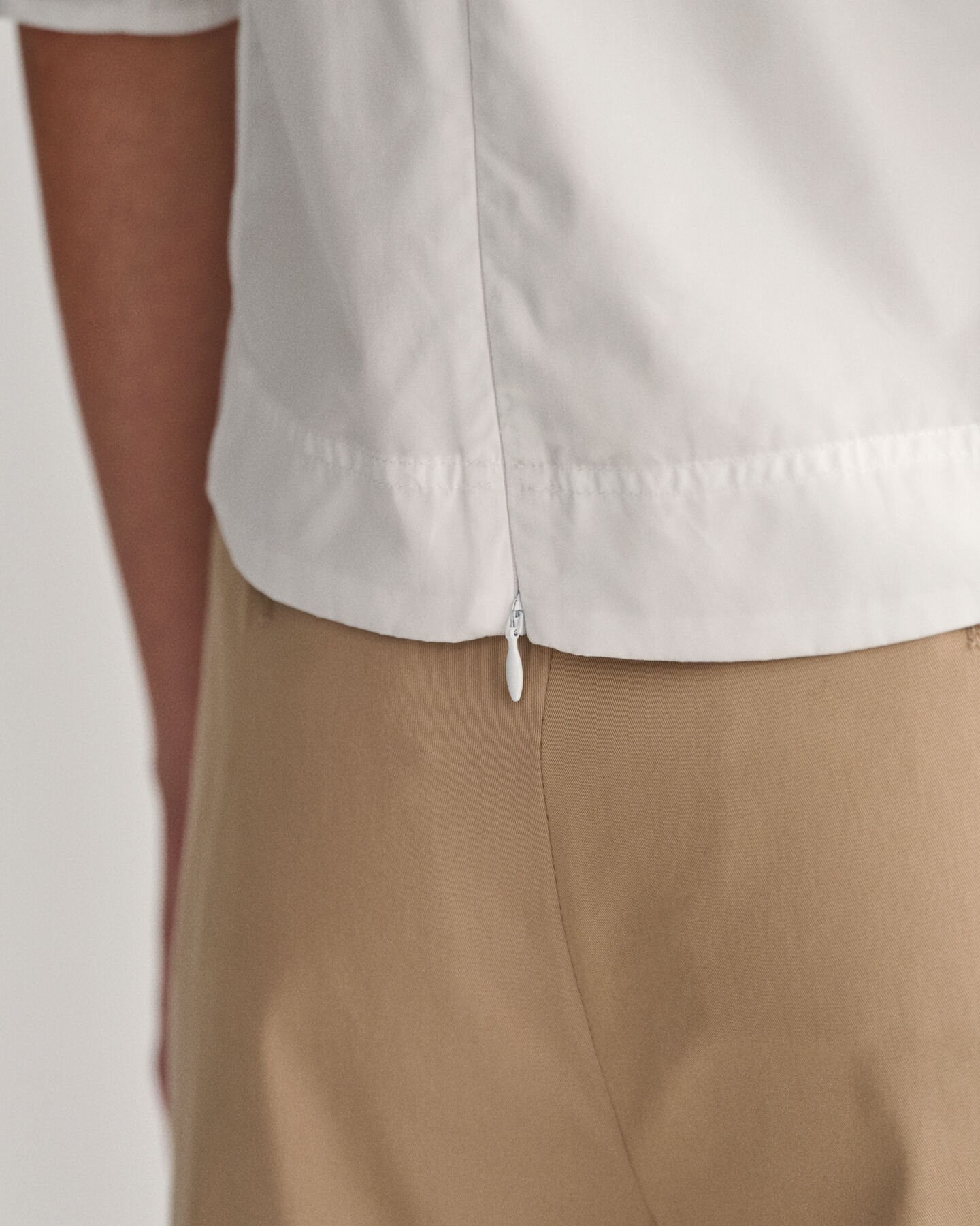 V-Neck Shirt mit Ballonärmeln