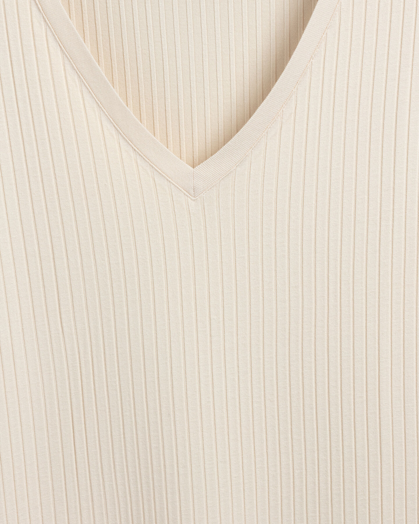 Detail Jerseykleid mit Schlitz