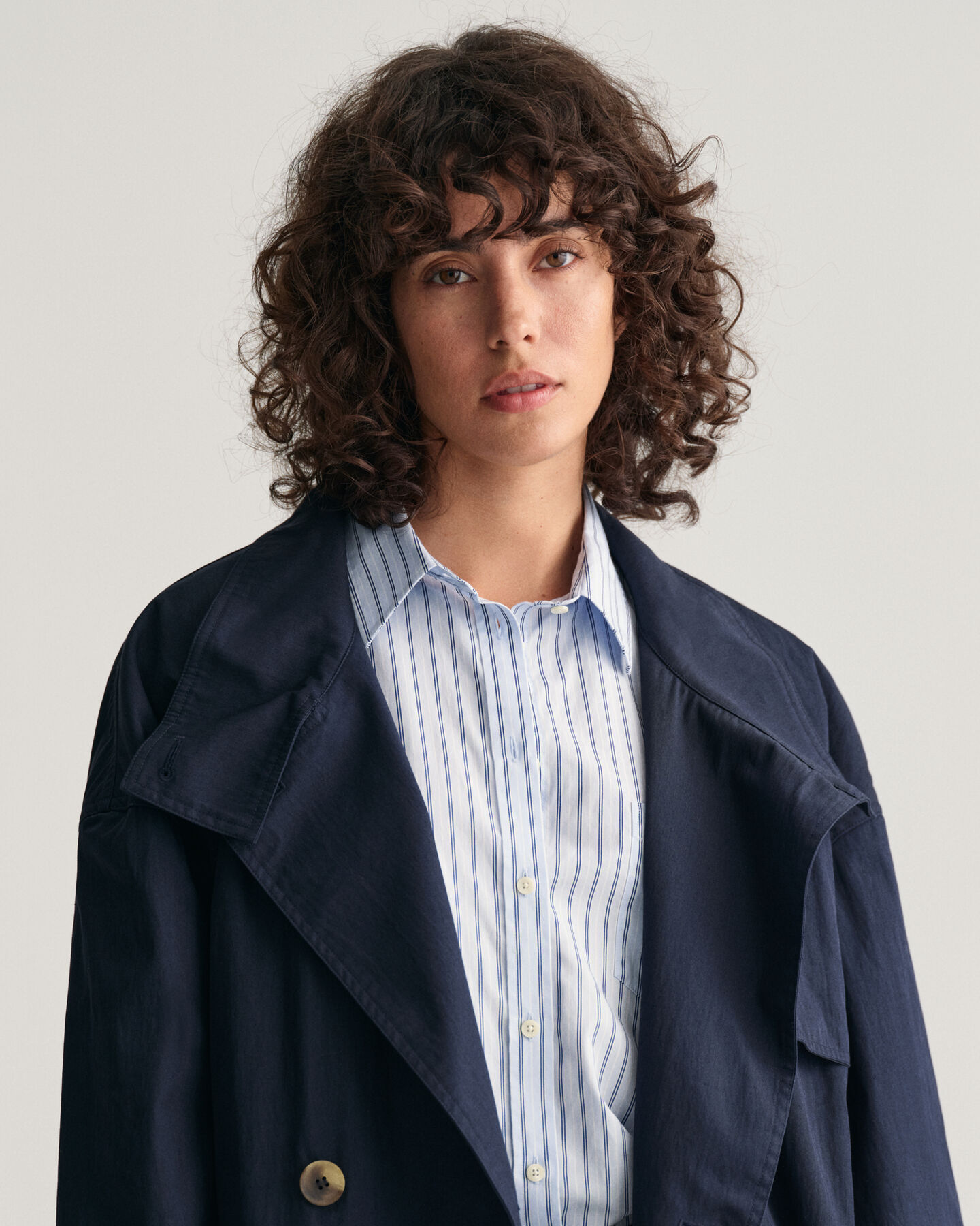 Mittellange Trenchjacke